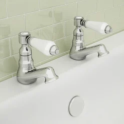 Victorian Plumbing Carlton 560 Complete Traditional Bathroom Package -Croydex shop c56cbp d3
